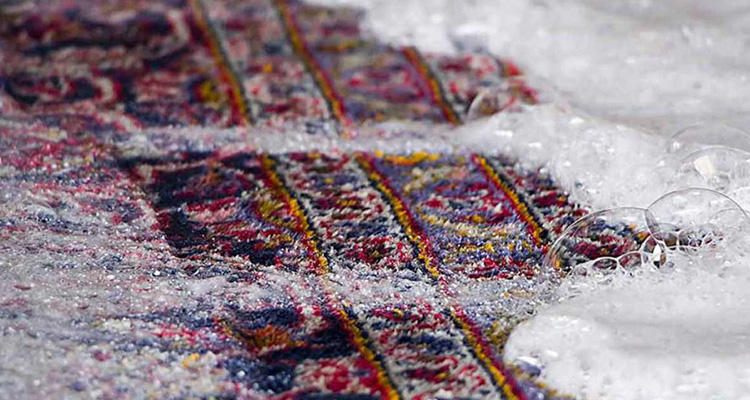 شستشوی فرش دستباف در قالیشویی چگونه انجام می شود؟